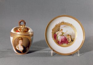 マイセンカップ、カバーとソーサー、Angelica Kauffmann（1741-1807）によって塗装（磁器）